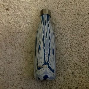 Swell bottle used a few times in Santorini print